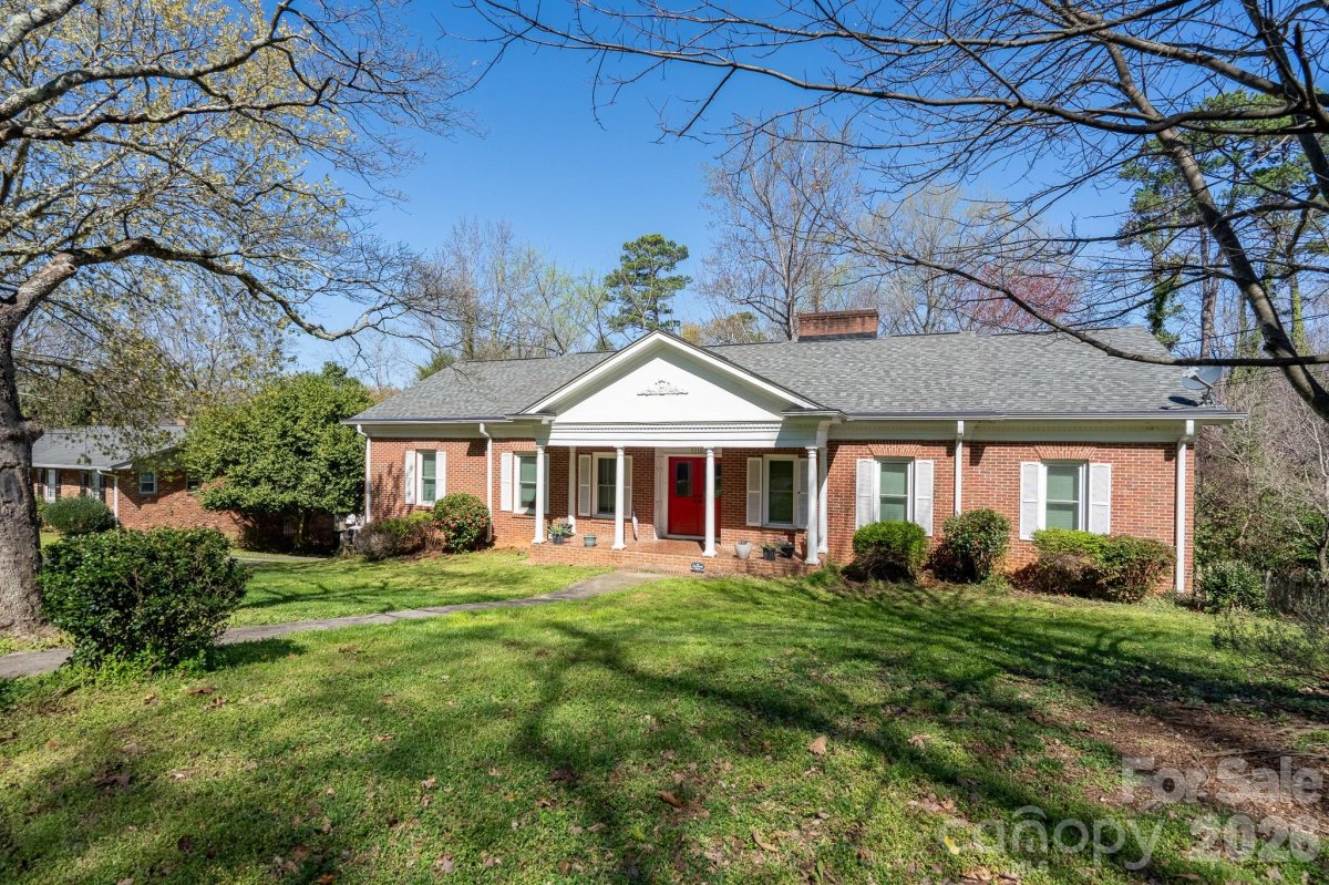 1516 Edinburg Drive