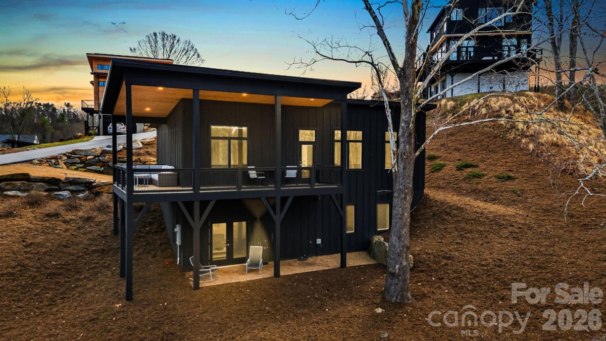 306 Broad Vista Lane