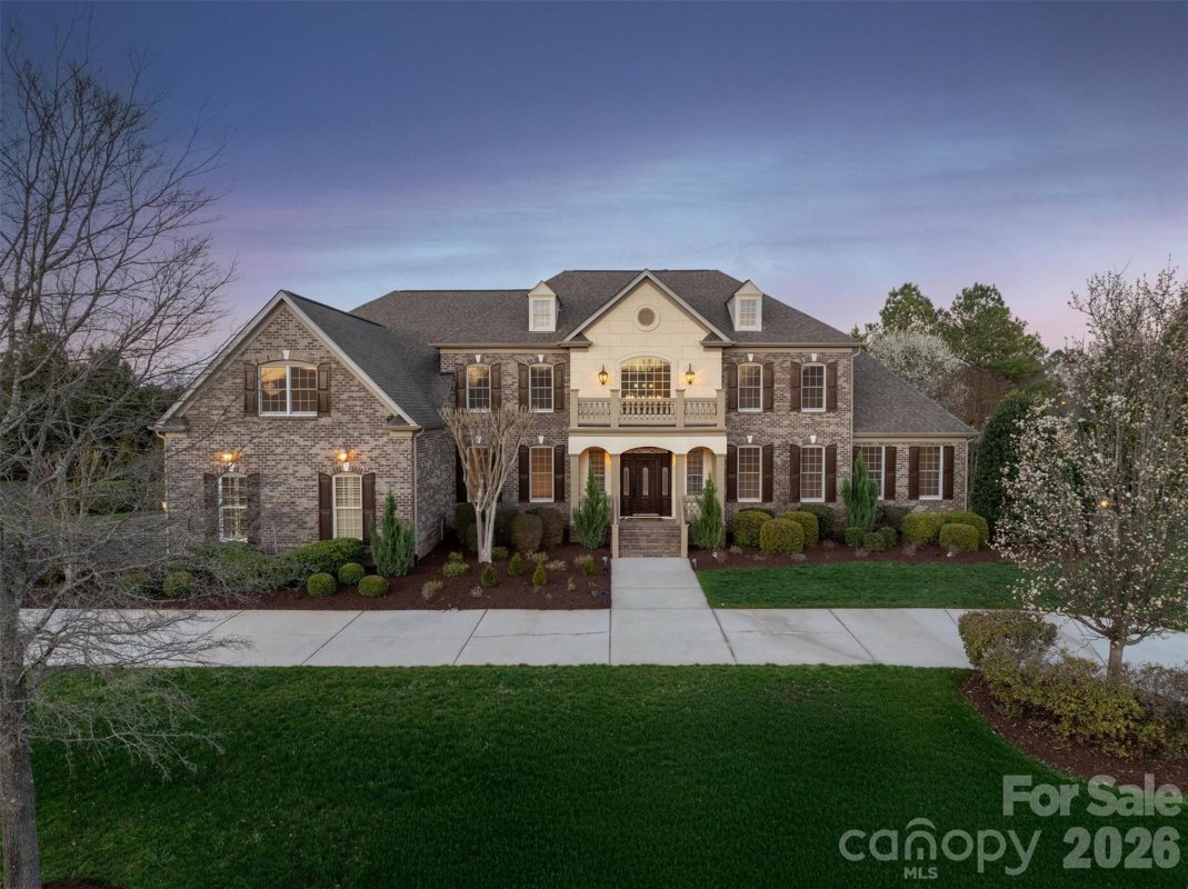 845 Wandering Way Drive