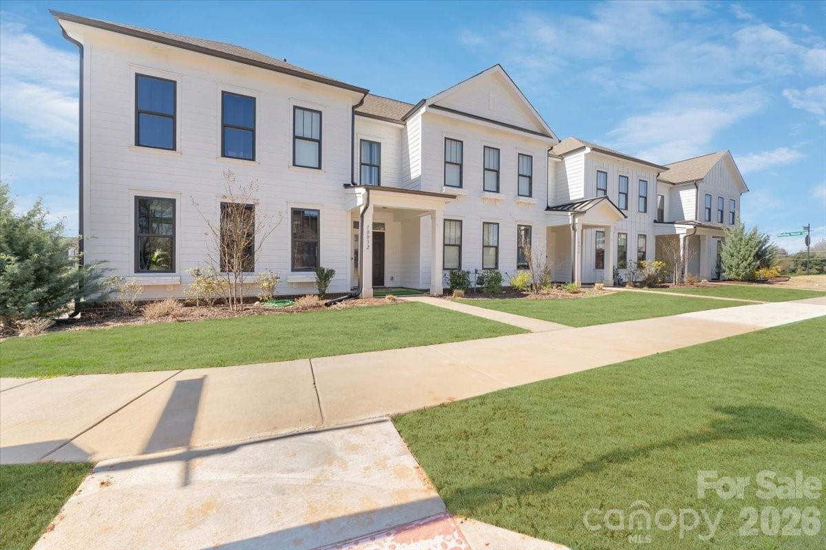 10032 Trailhead Way