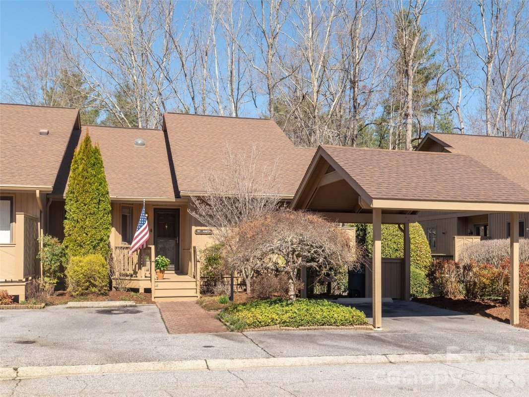 701 Red Oak Drive