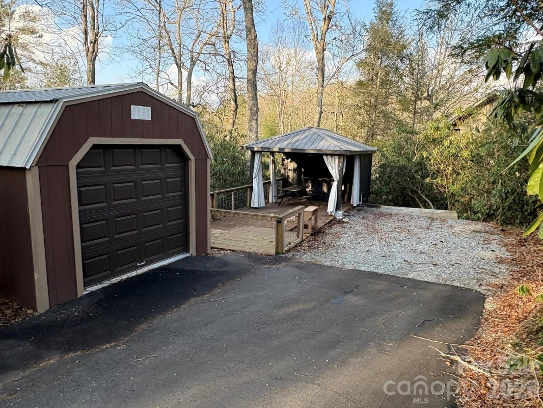 157 Hemlock Loop