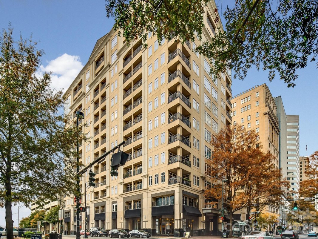 230 S Tryon Street