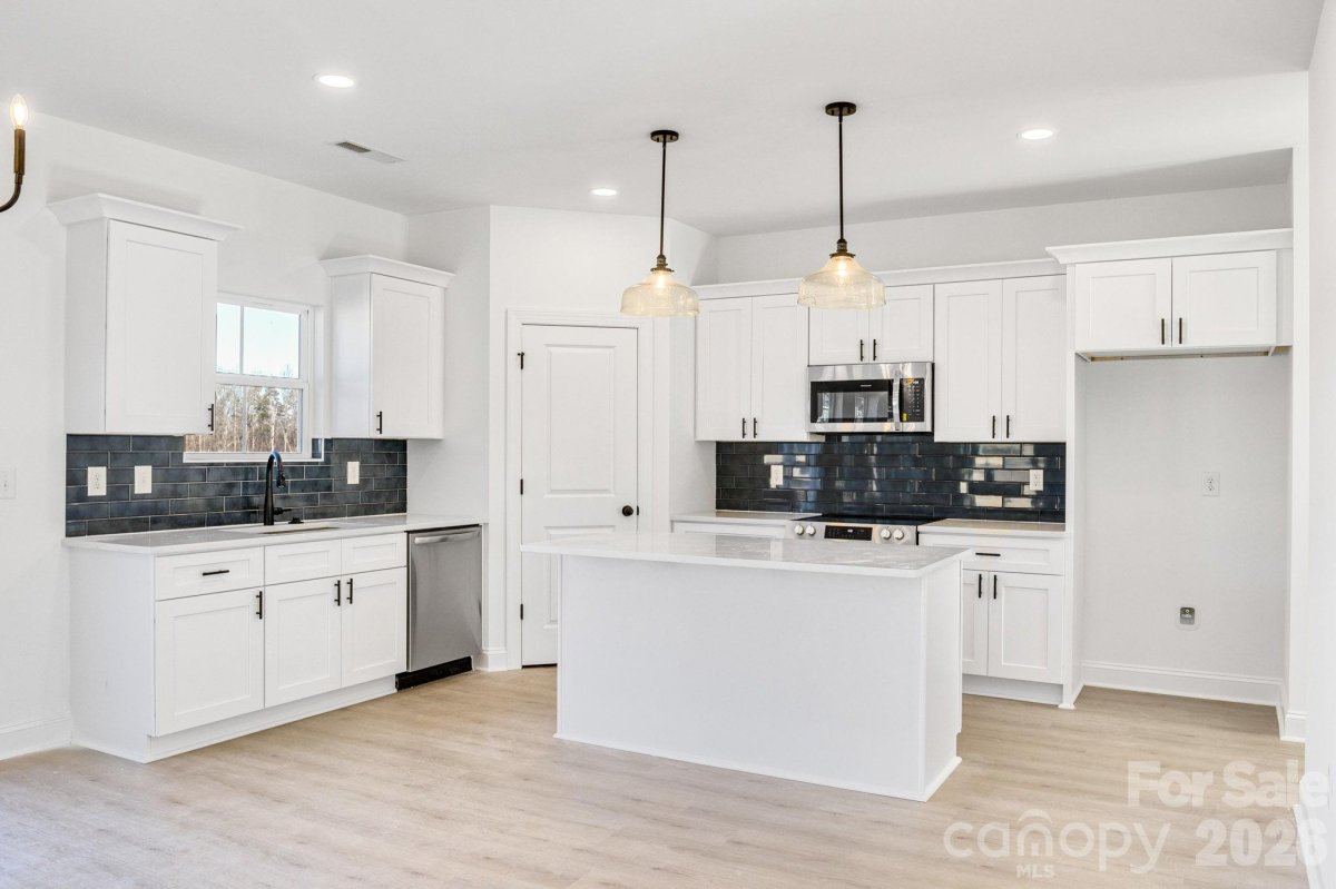 1335 Winged Way