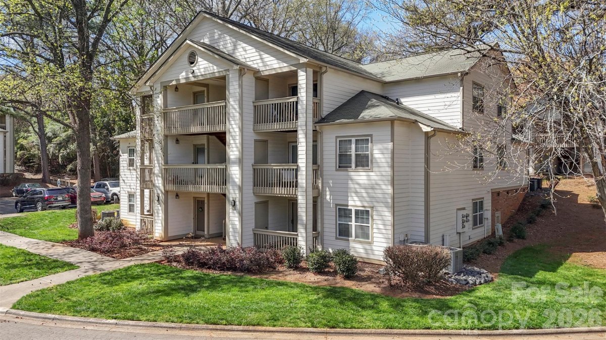 1032 Churchill Downs Court