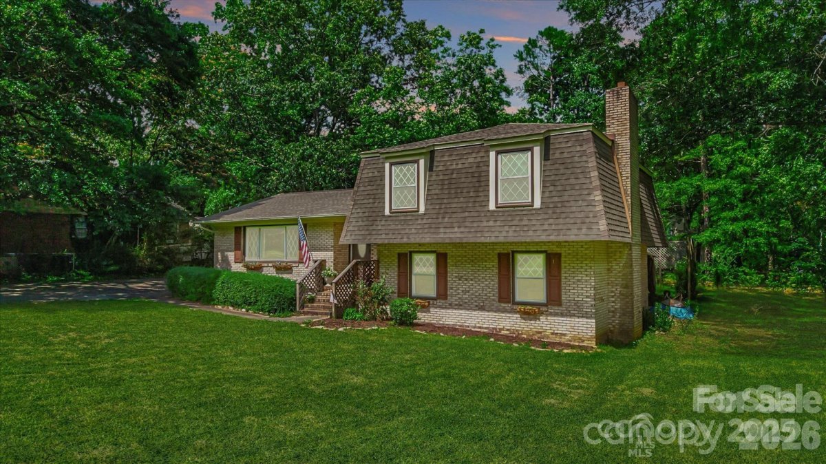 121 Pelham Lane