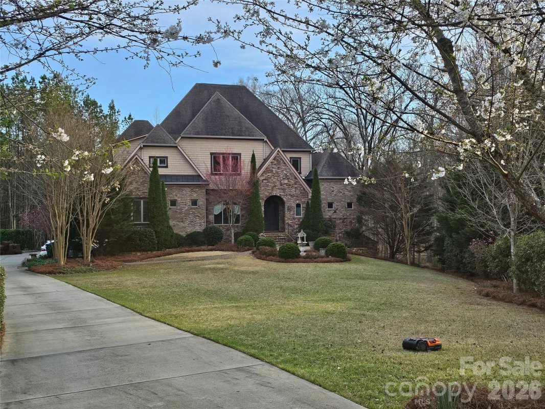 9222 Woodhall Lake Drive