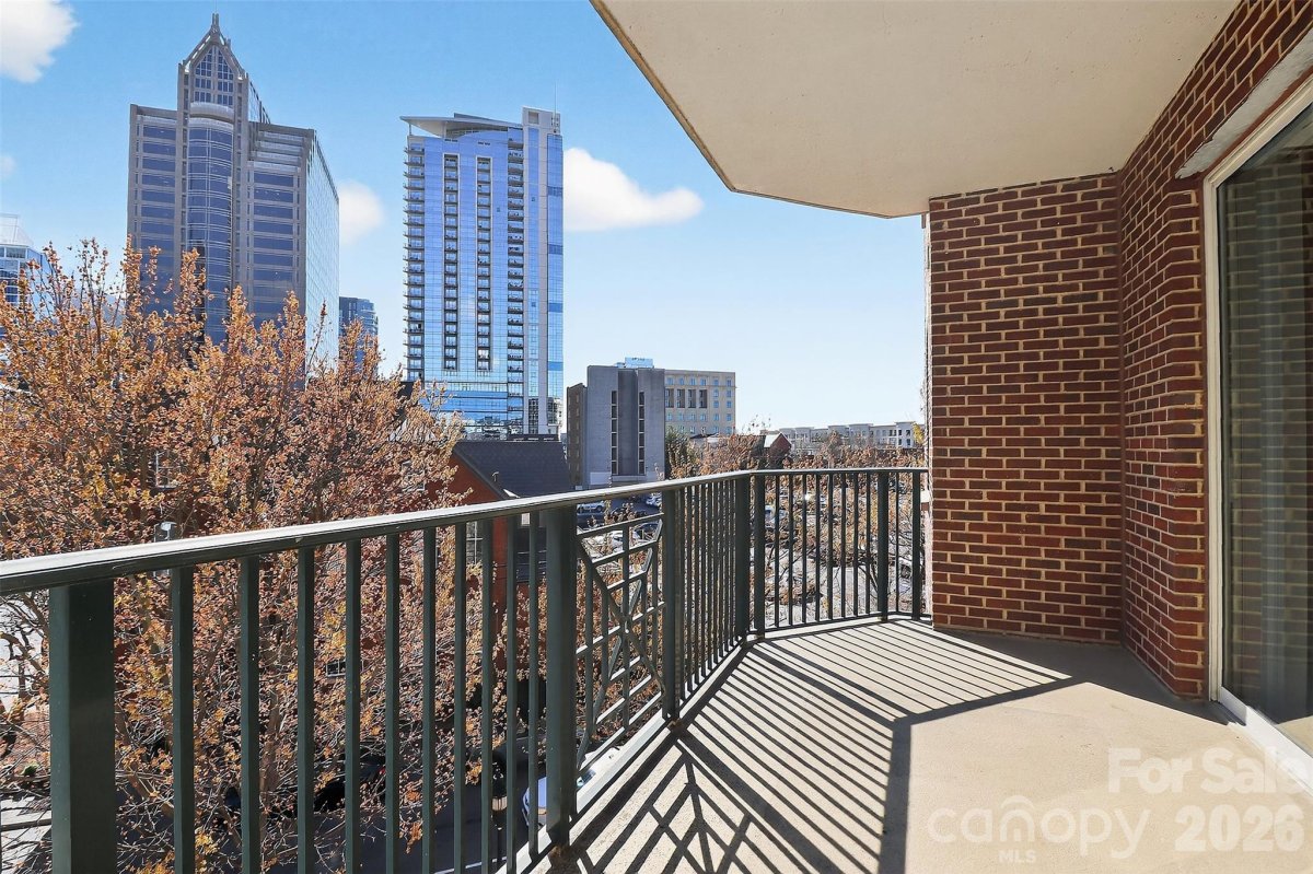 300 W 5th Street