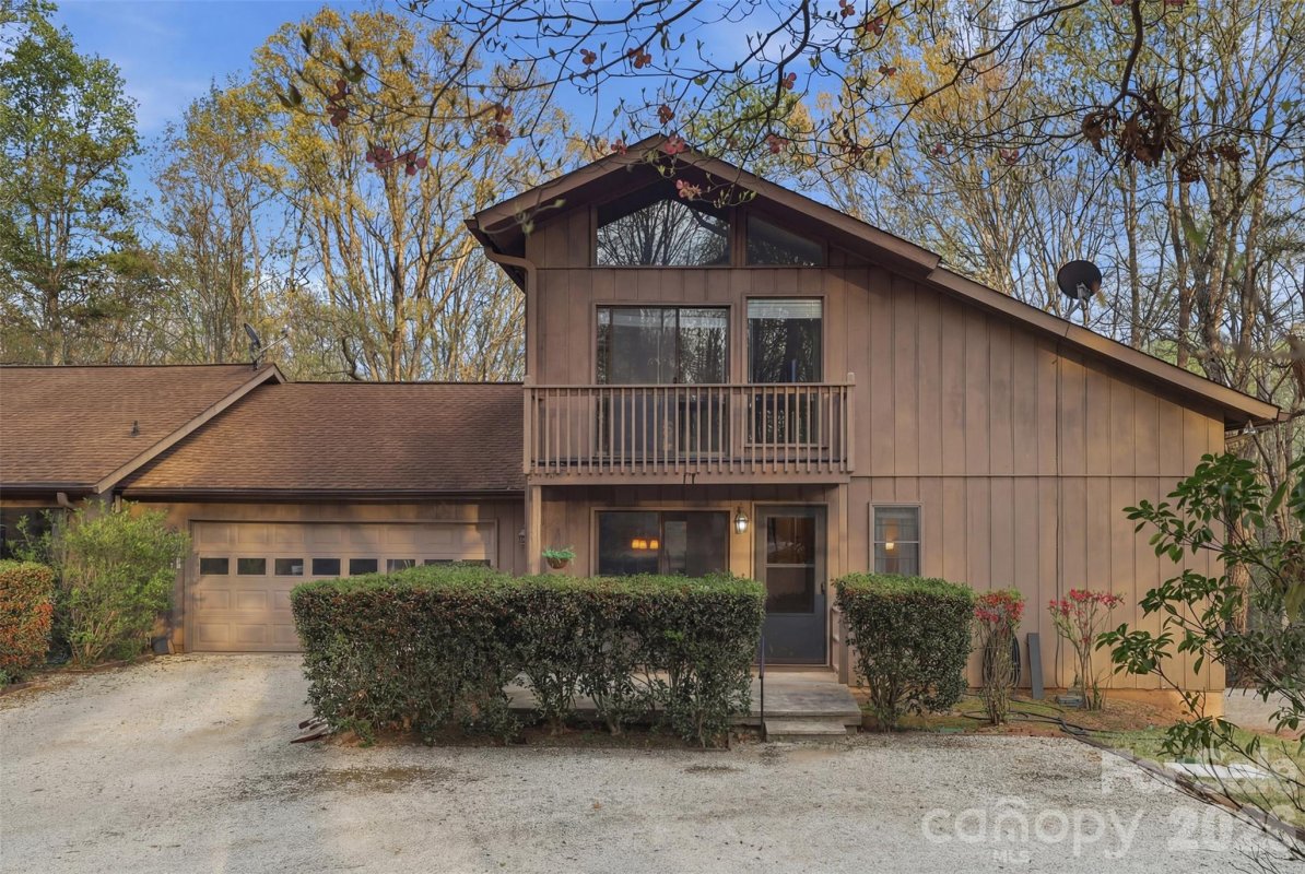 17 Knoll Drive