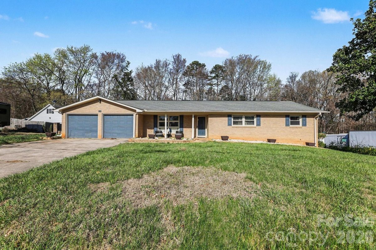 213 Lakeview Drive
