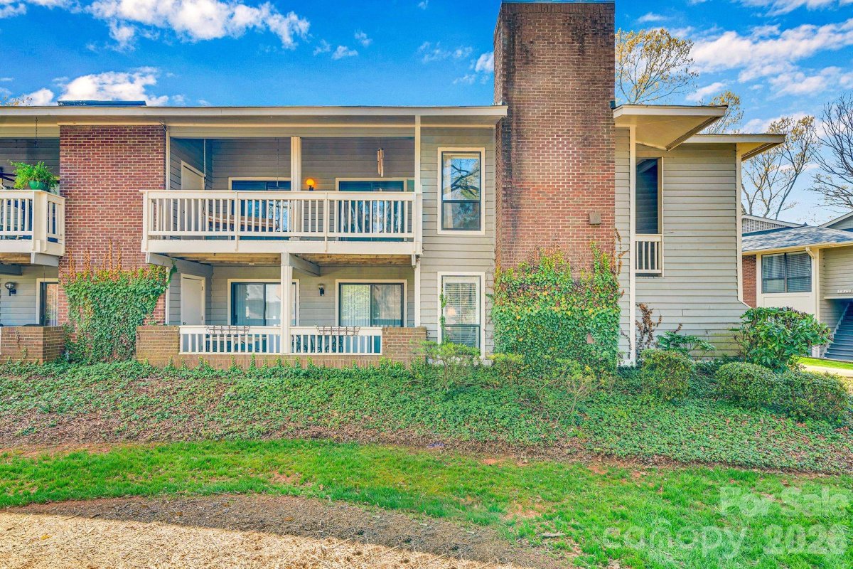 7926 Greenside Court