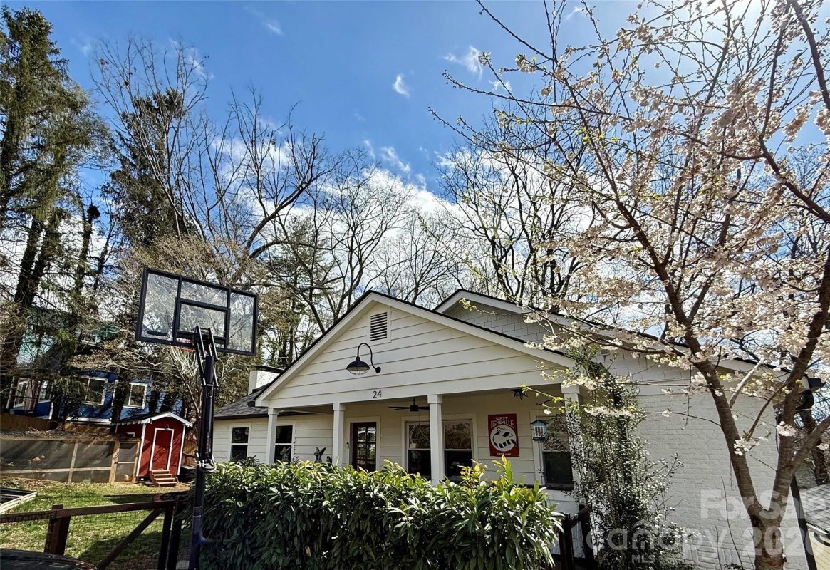 24 Dellwood Street