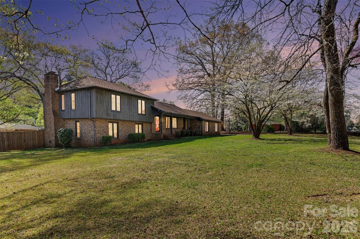 1226 Twin Lakes Road