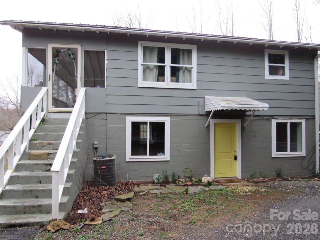 822 Azalea Avenue