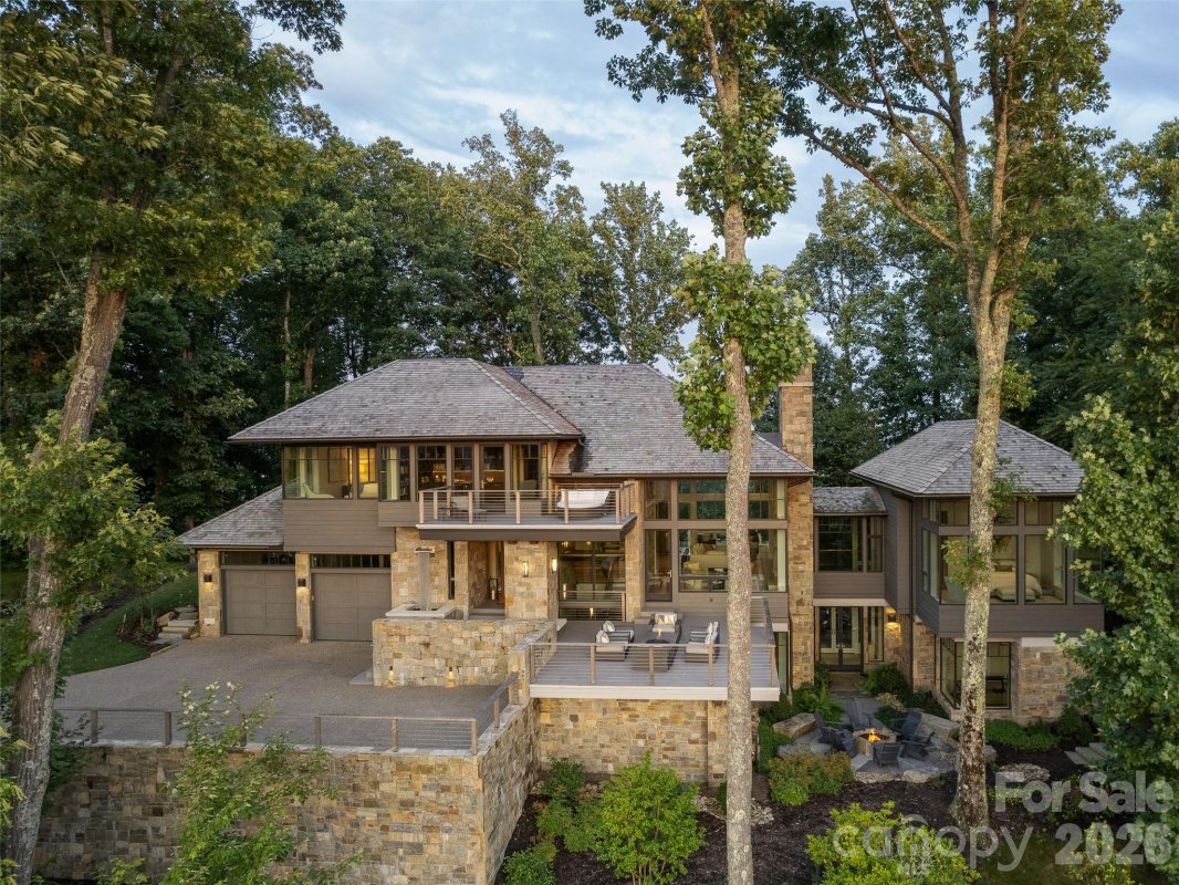 8 Deer Grass Court