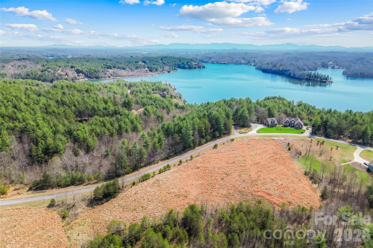 121 Lake Crest Drive