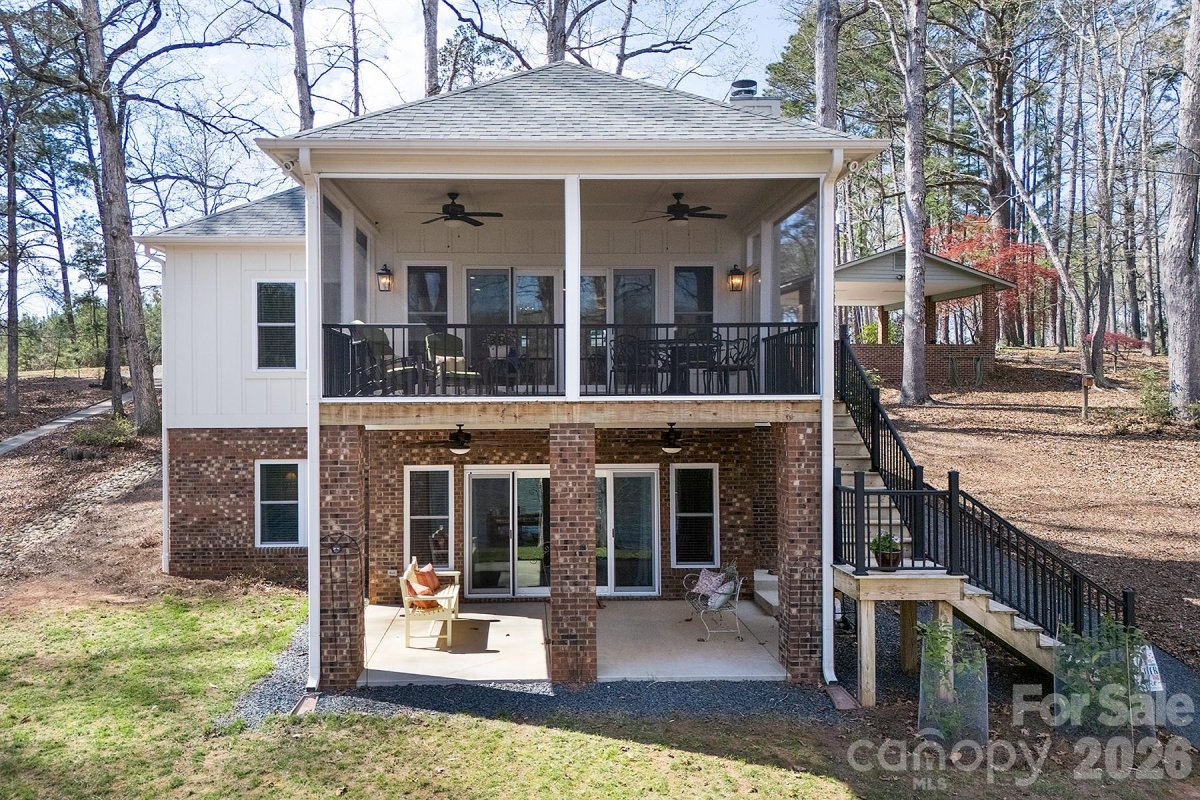 689 Emerald Shores Road