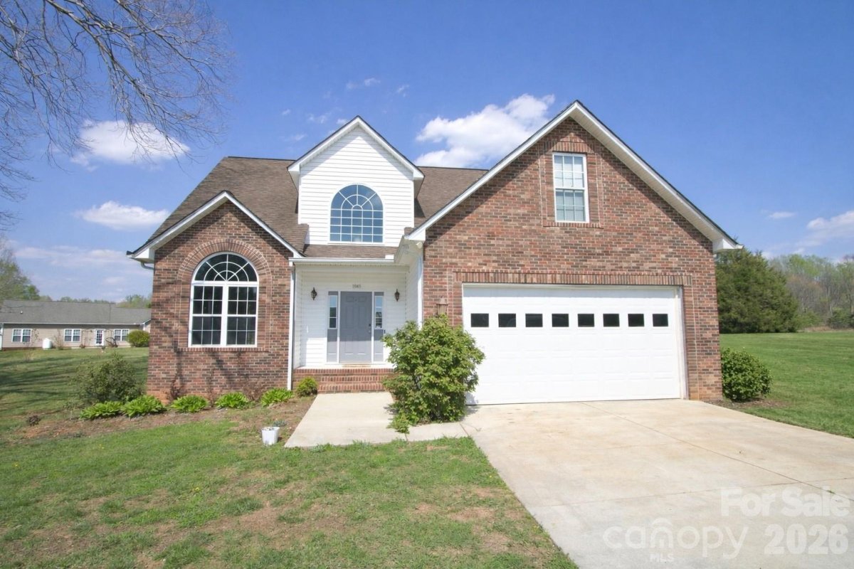 1045 Saxton Circle