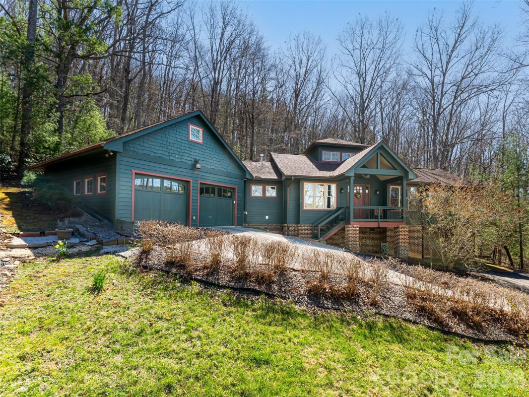 39 Oak Hollow Drive
