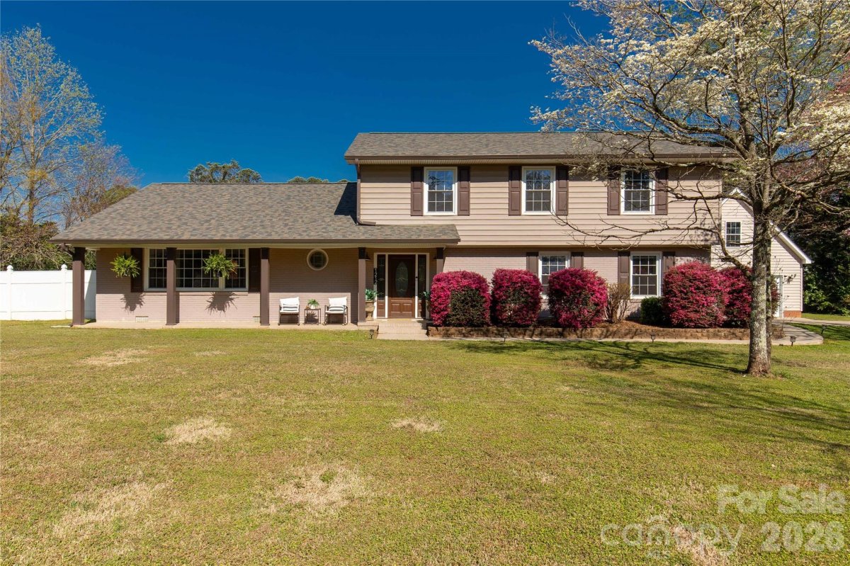 1212 Pinecrest Drive