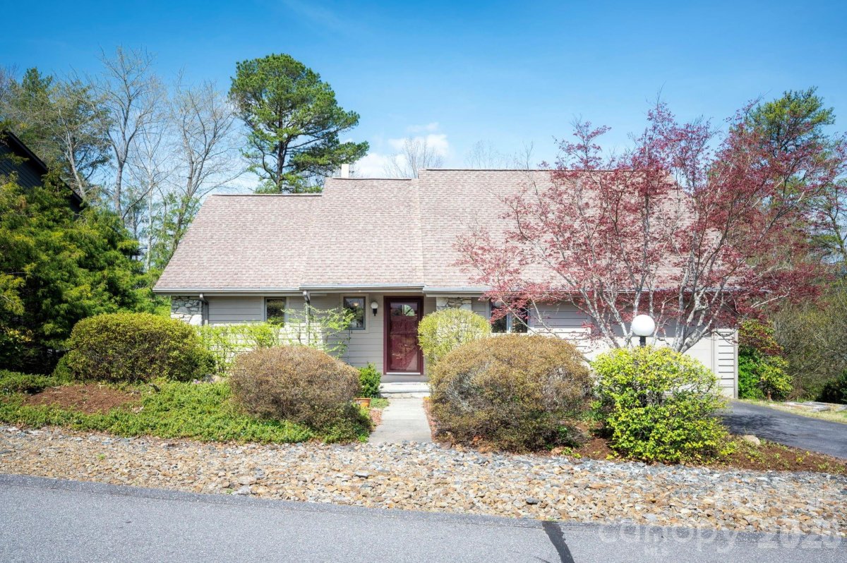 4 Zachary Ridge Road