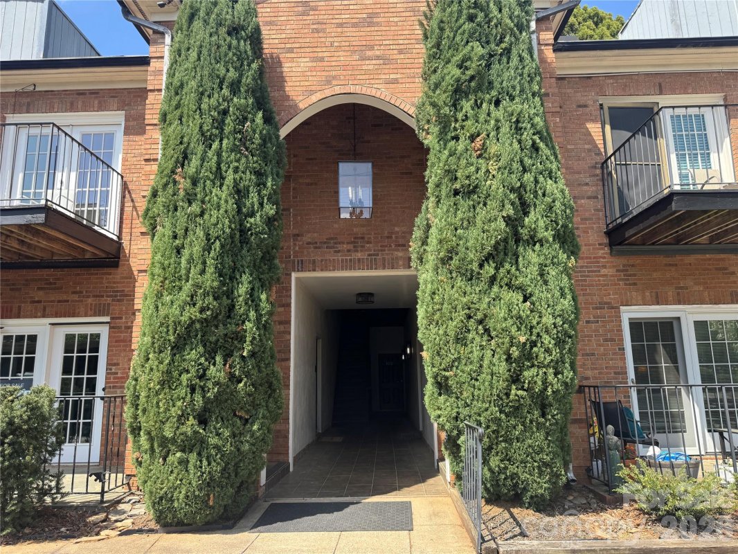 1012 Queens Road