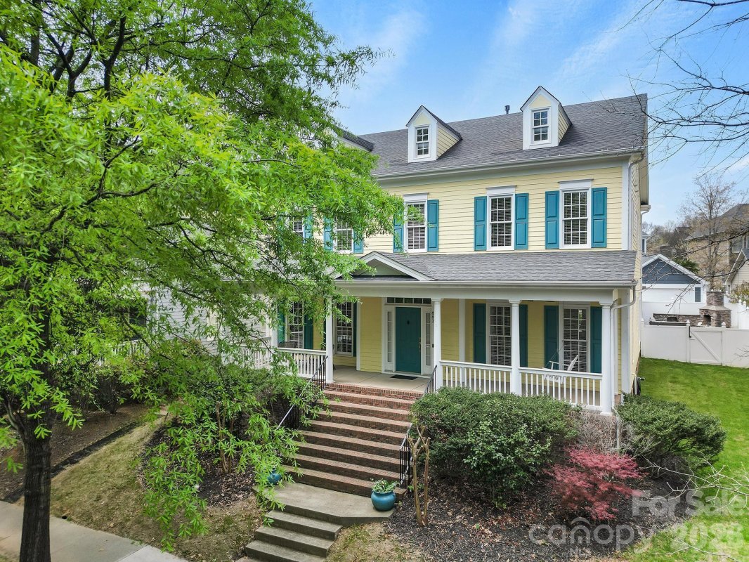 882 Promenade Walk