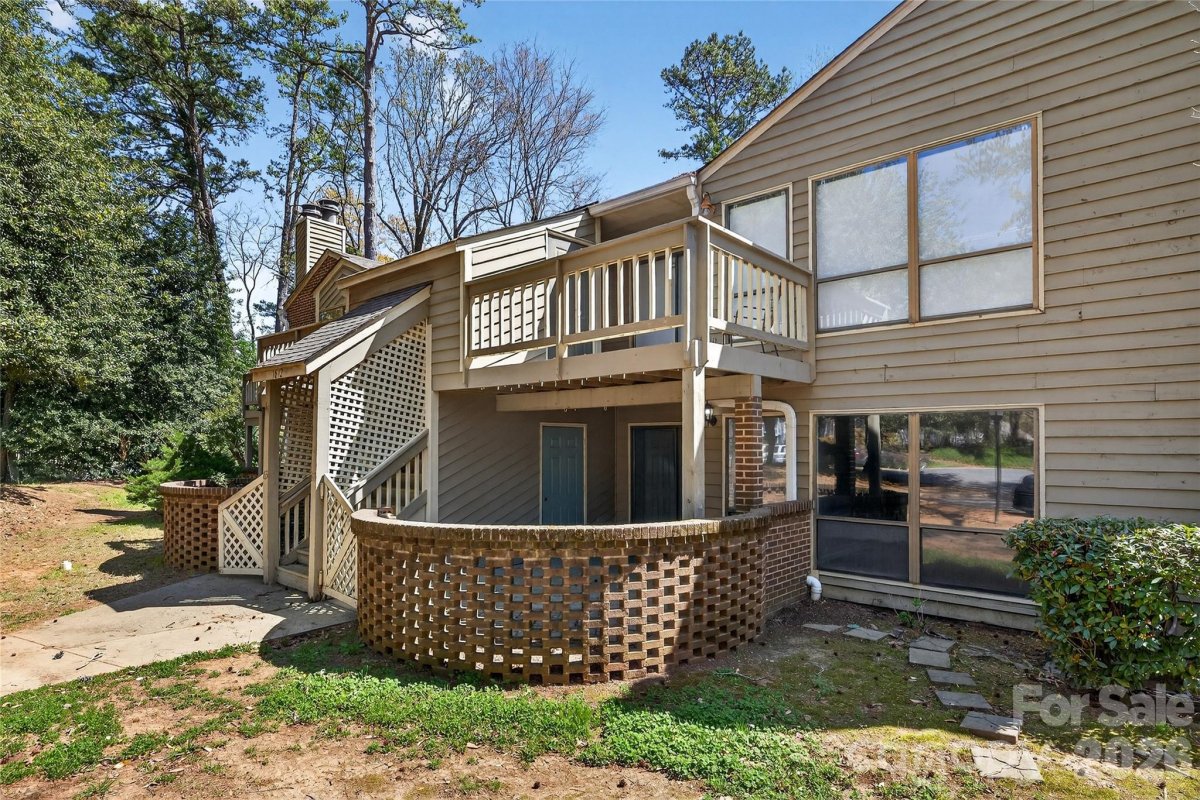 1612 Sharon Road