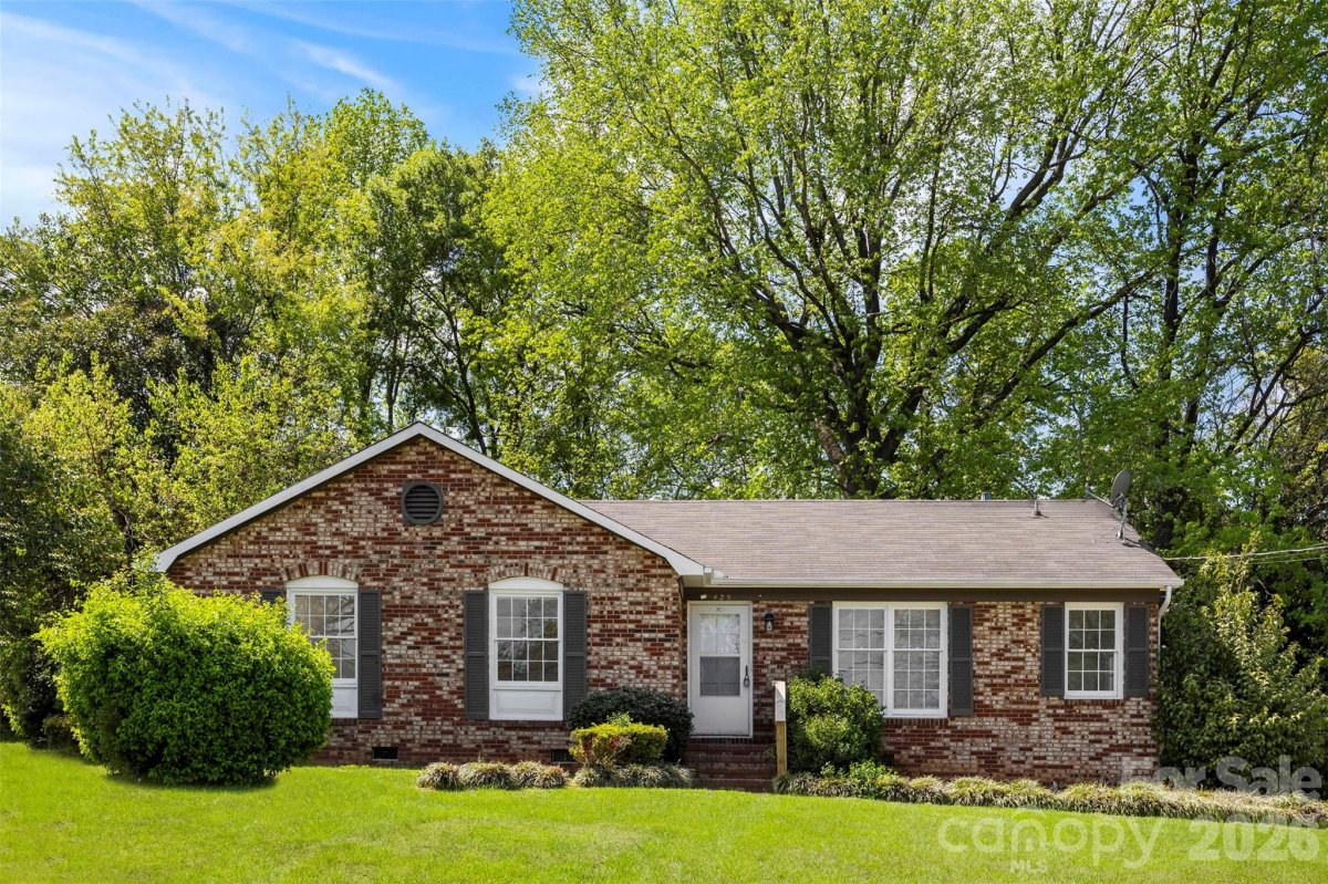 425 Whitethorn Drive