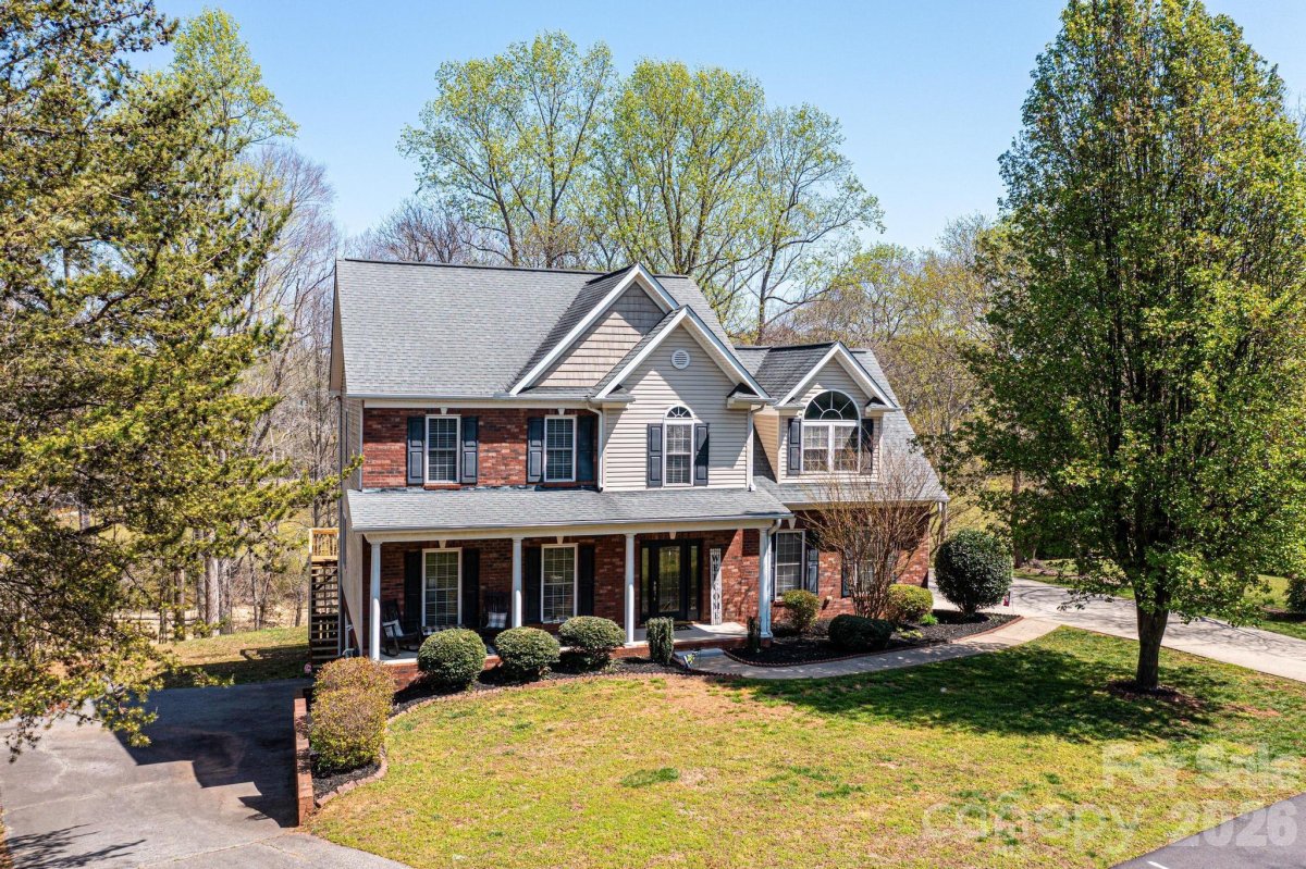 2586 Henry Falls Drive