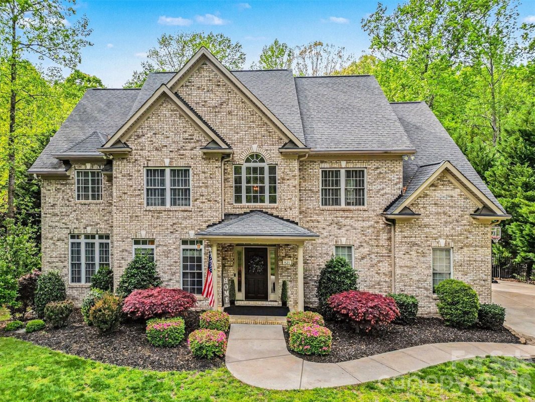 821 Savile Lane