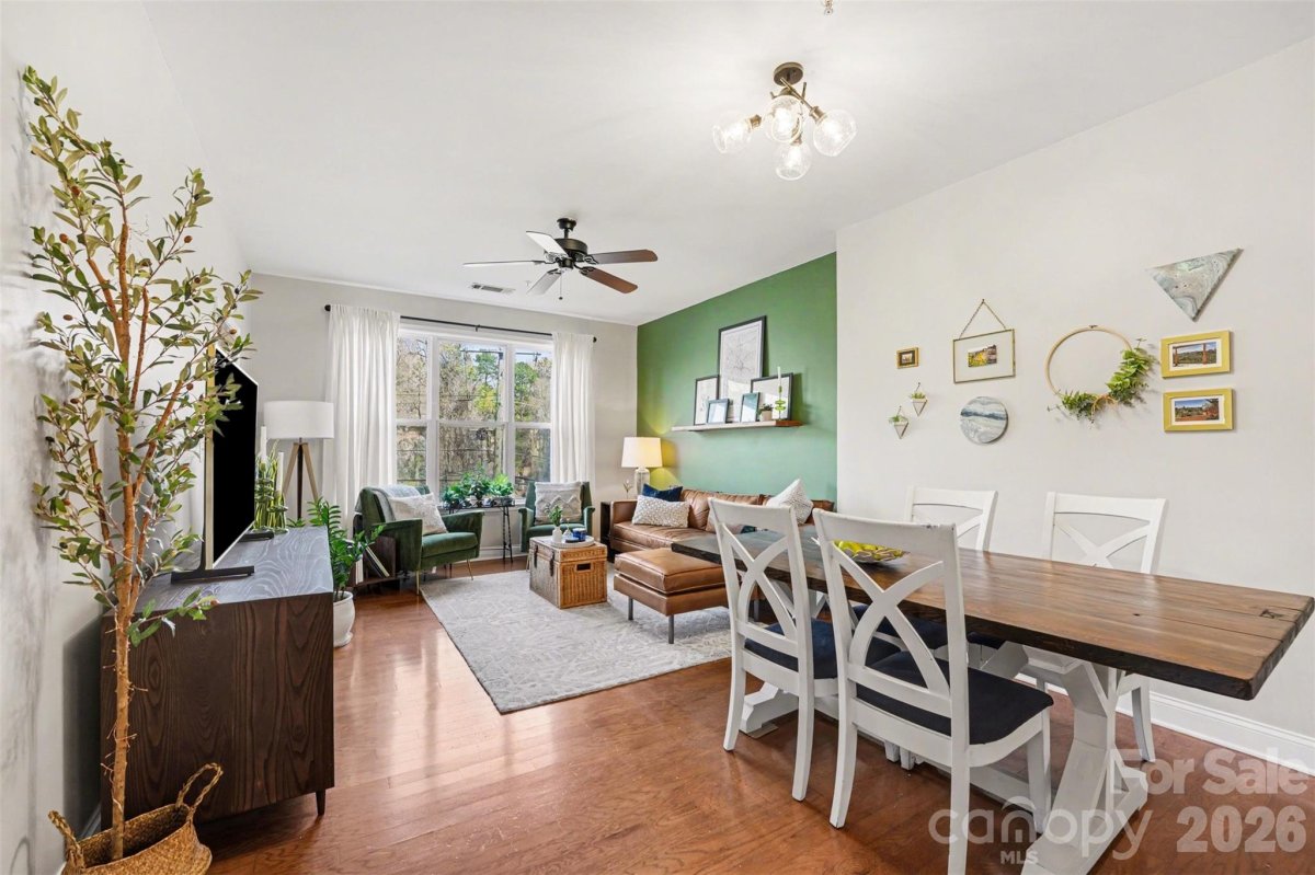 1000 E Woodlawn Road