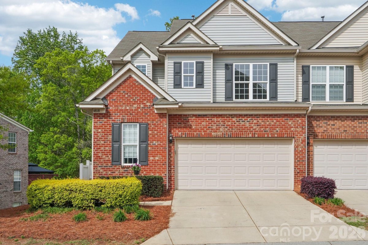 4818 Fonthill Lane