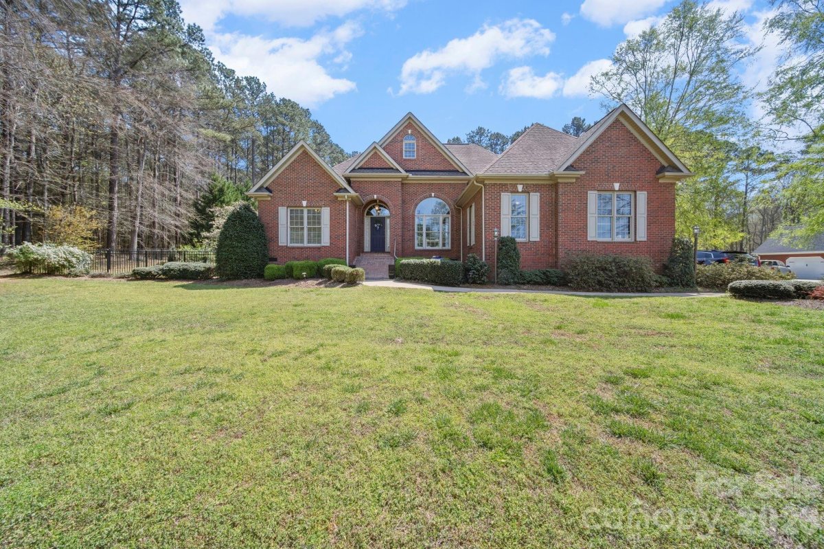 2909 Lakeshore Drive