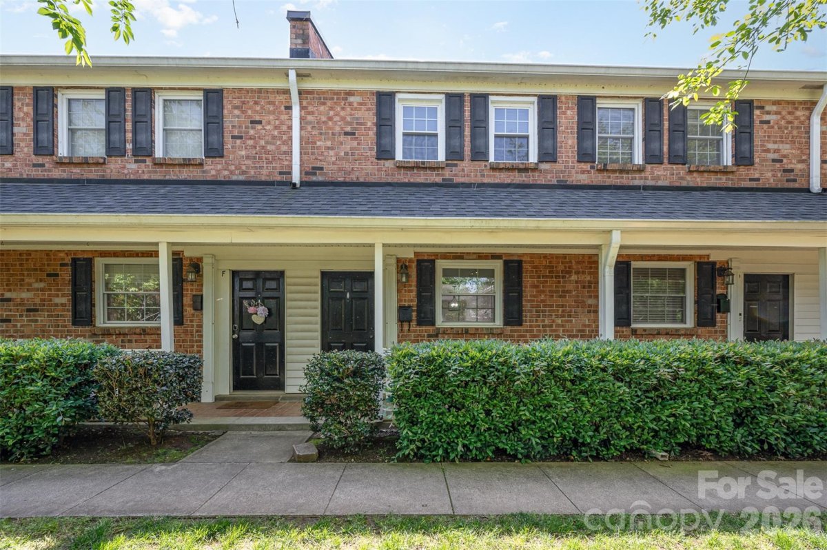 1218 Green Oaks Lane