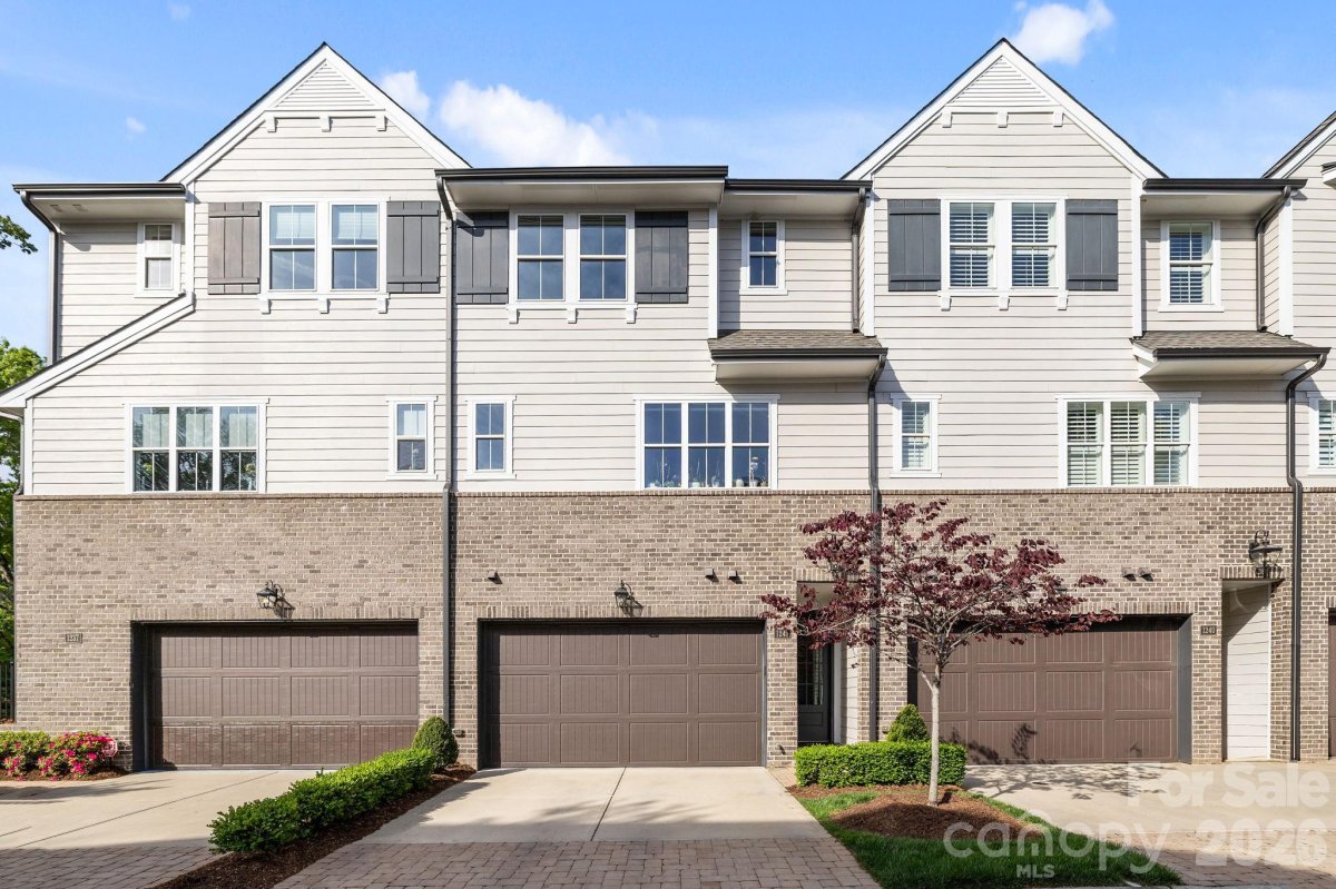 1241 Cotswold Place