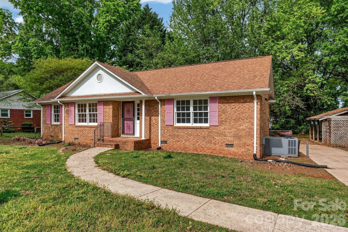 710 Twin Oaks Road