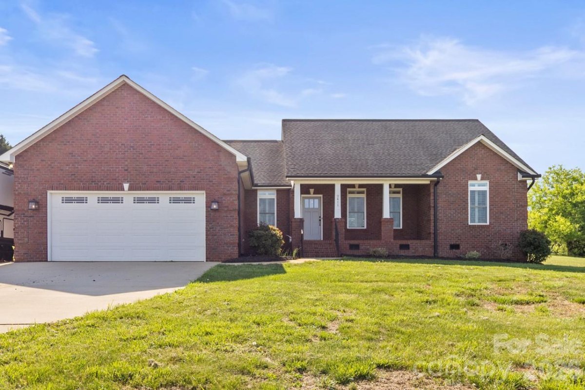 2411 Carriage Lane