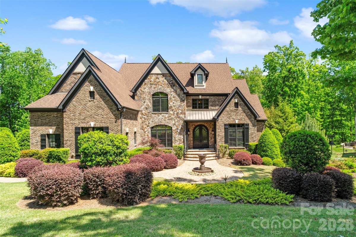 733 Fawns Glen Place