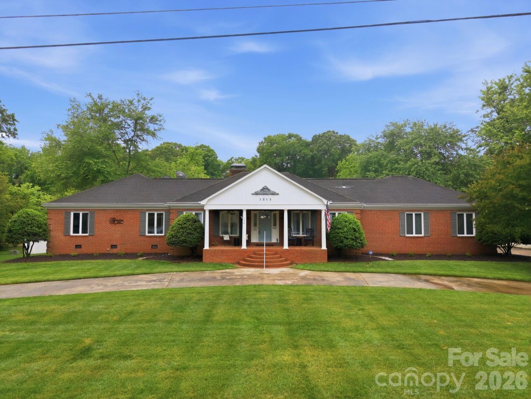 1215 Hillside Drive