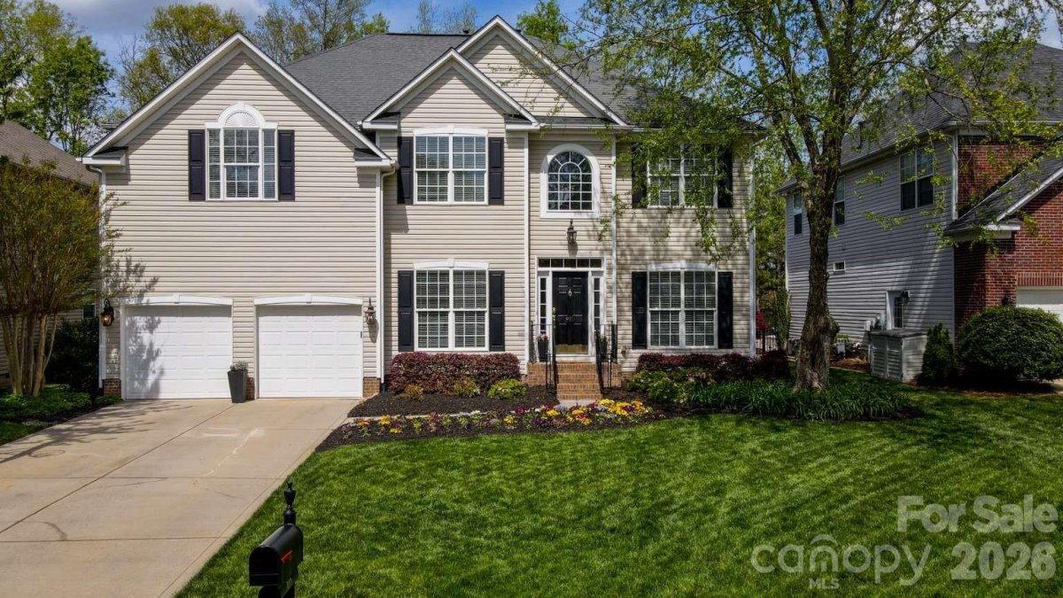 913 Grayscroft Drive