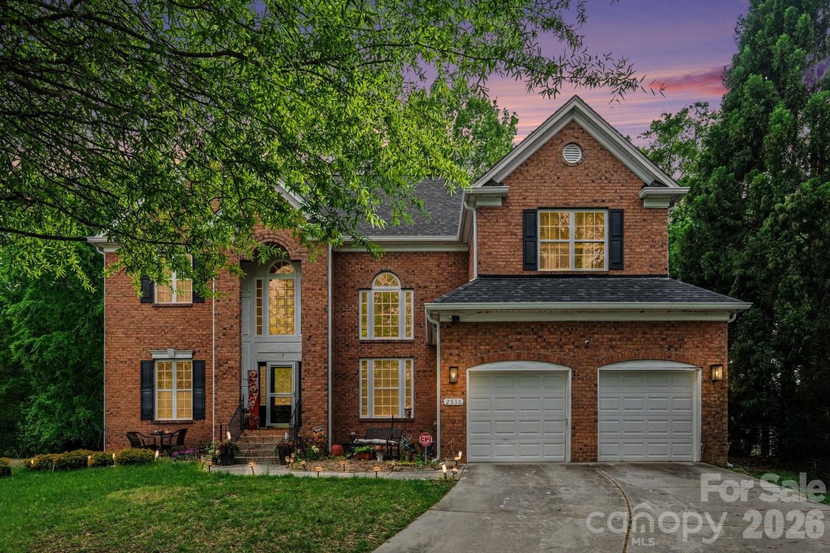 2516 River Oaks Drive