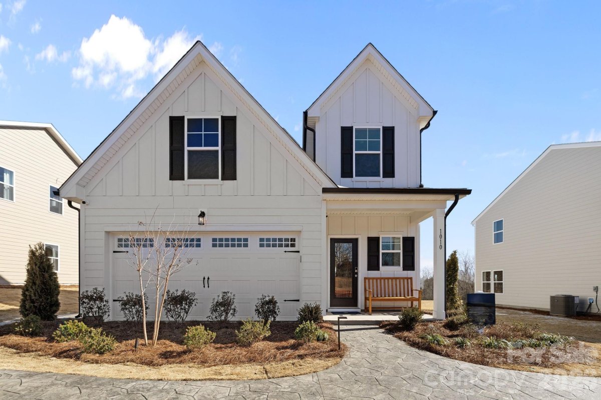 1043 Rocking Horse Road