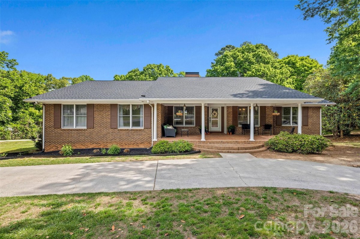 1709 Lakeview Drive