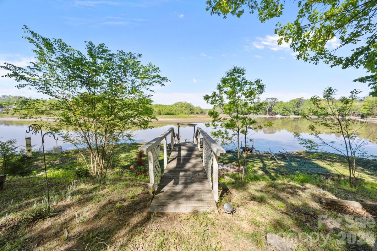 405 Carroll Cove