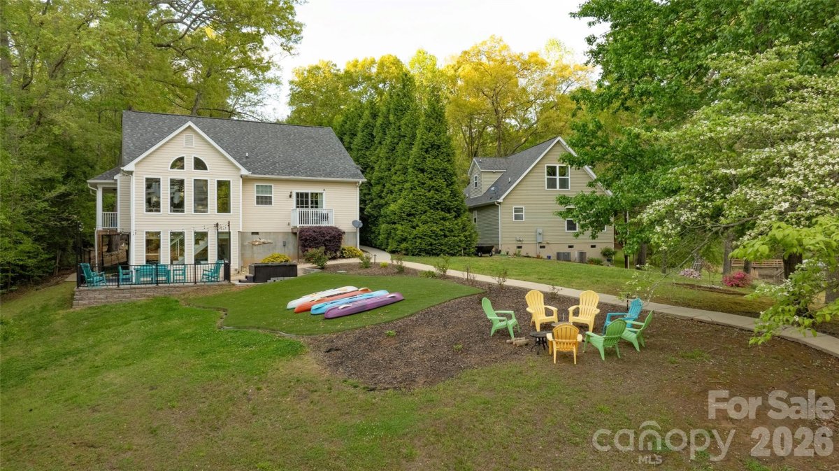 1325 Lytton Lane
