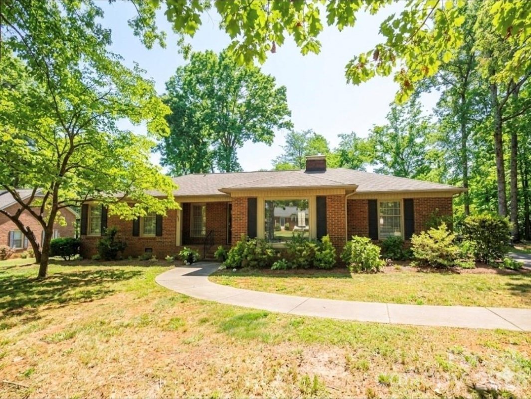 2009 Saratoga Drive