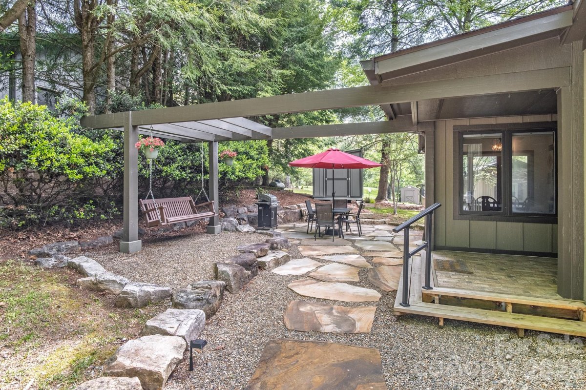 22 Dalonigei Court