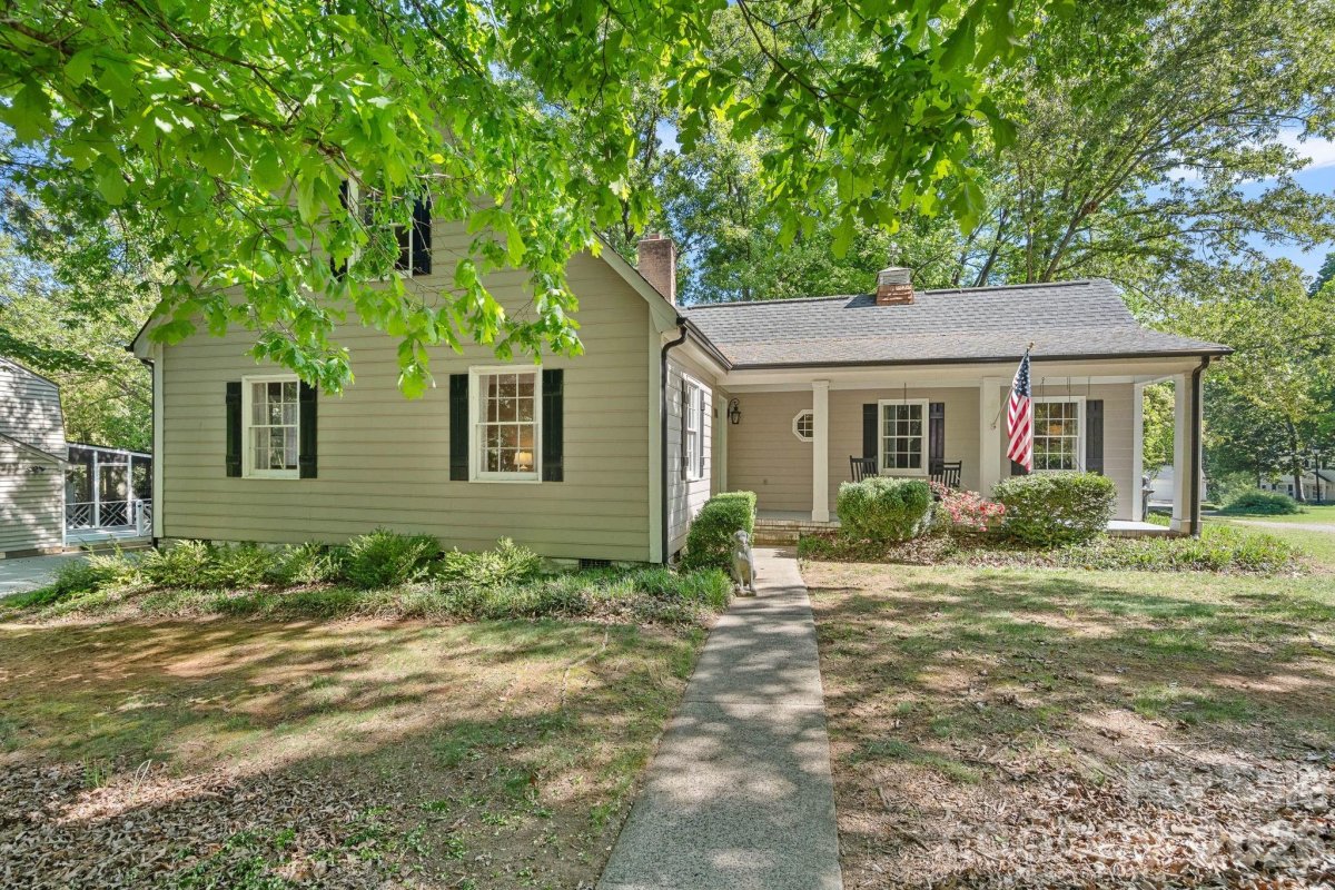 817 Bent Wood Court