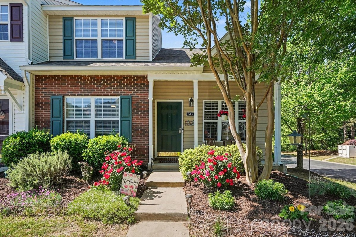 747 Rock Lake Glen